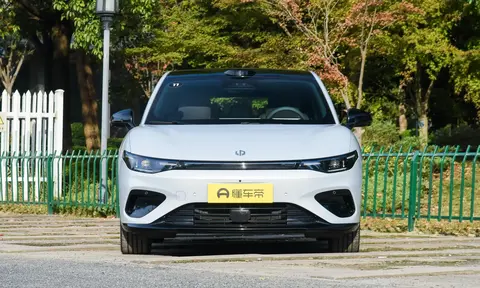 零跑Lafa5杀入9万元级电车战场，这次真的能卷翻大众ID.3？